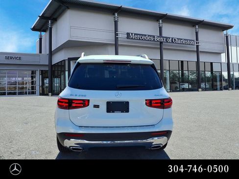 Used 2026 Mercedes-Benz GLB 250 4MATIC image 4