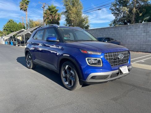 Used 2023 Hyundai Venue Limited FWD image 1
