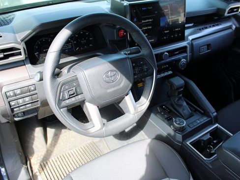 Used 2024 Toyota Tacoma TRD Off-Road image 2