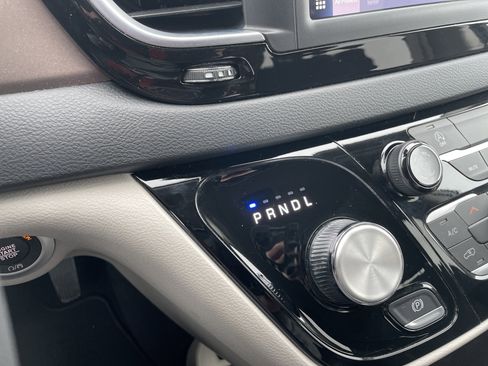 Used 2024 Chrysler Voyager LX image 14