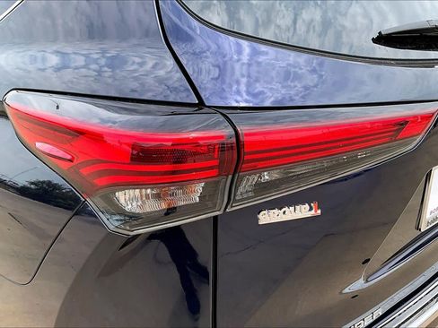 Used 2021 Toyota Highlander Platinum FWD image 29