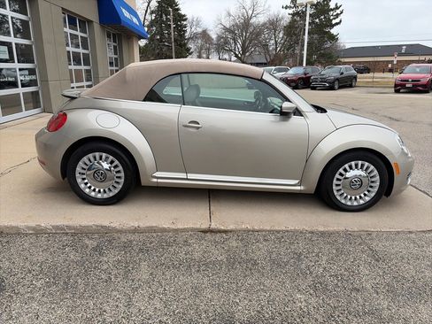 Used 2014 Volkswagen Beetle 1.8T image 11
