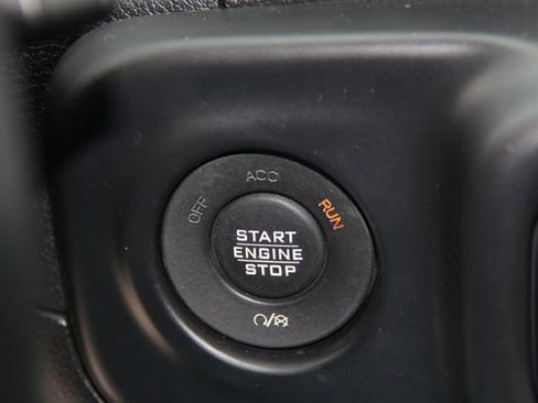 Used 2018 Jeep Wrangler Unlimited Sahara AWD/4WD image 25