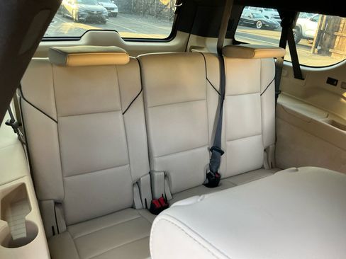 Used 2022 Cadillac Escalade ESV Premium Luxury image 29