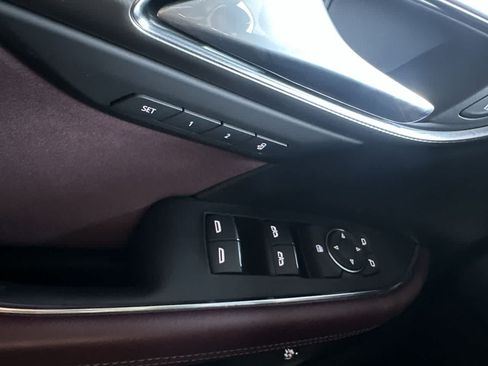 Used 2025 Buick Envision Sport Touring AWD/4WD image 17