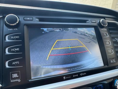 Used 2016 Toyota Highlander Limited Platinum AWD/4WD image 18