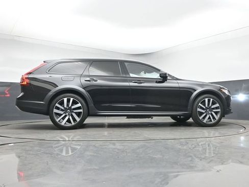 Used 2021 Volvo V90 T6 Cross Country w/ Advanced Package image 21