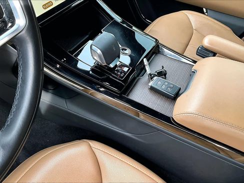 Used 2024 Land Rover Range Rover Sport SE image 17