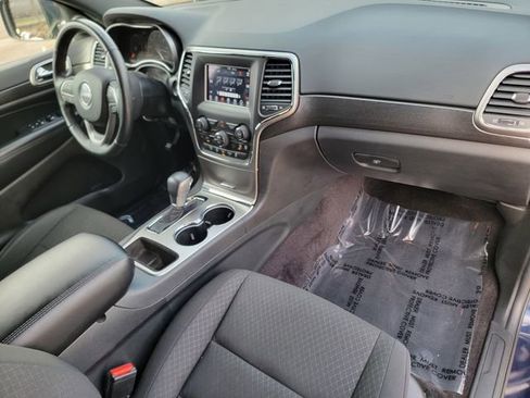Certified 2018 Jeep Grand Cherokee Laredo image 25
