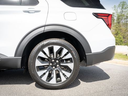 New 2026 Ford Explorer Platinum AWD/4WD image 14