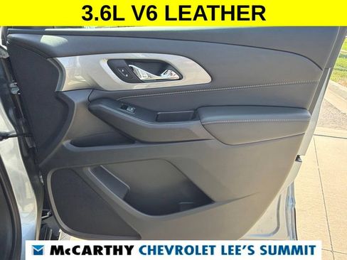 Used 2023 Chevrolet Traverse LT FWD image 24