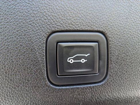 Used 2023 Chevrolet Suburban Premier AWD/4WD image 8