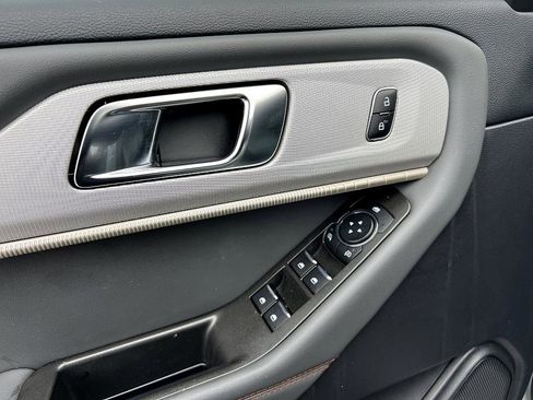 Used 2025 Ford Explorer Active w/ Active Comfort Package image 16
