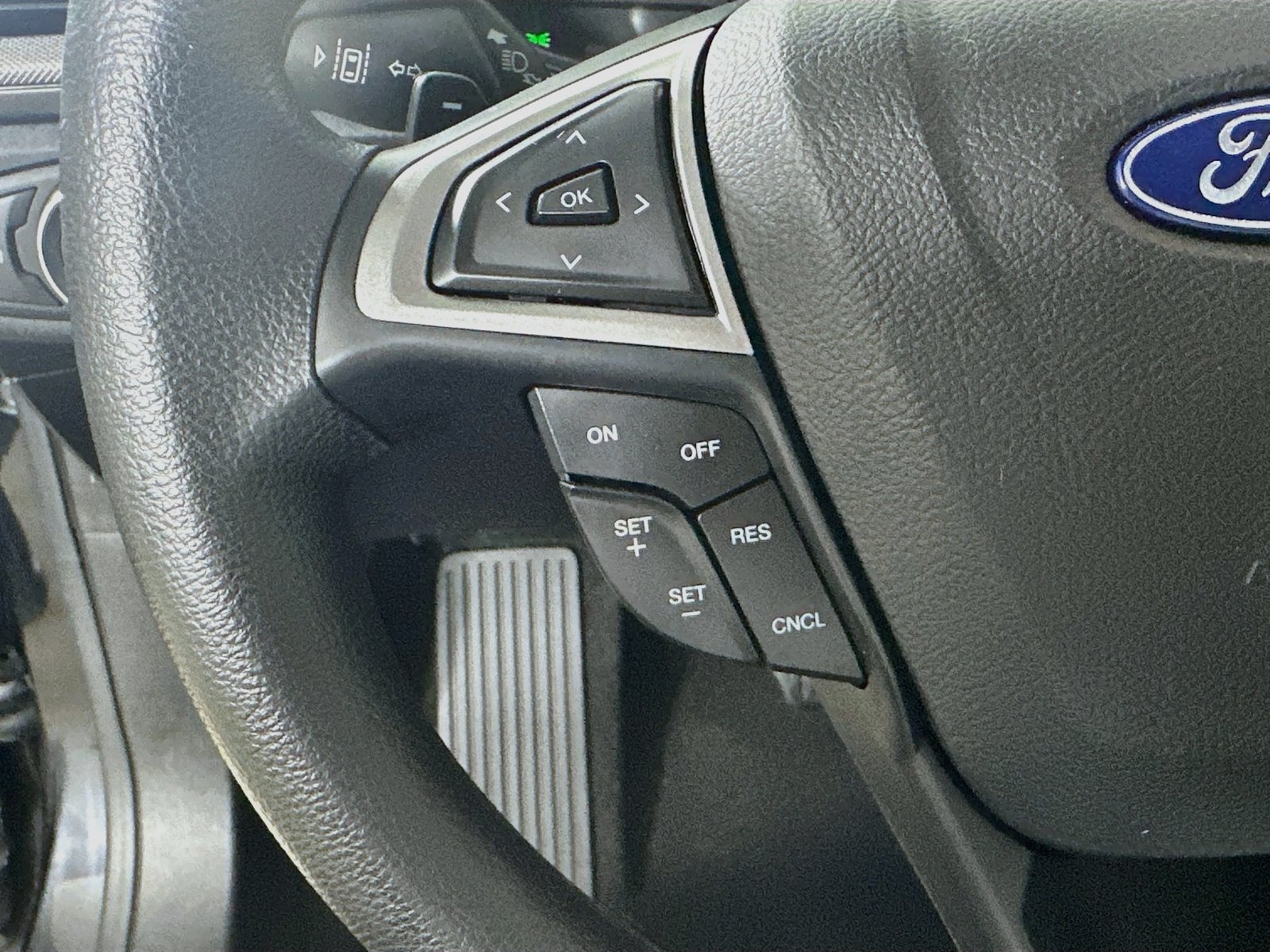 Used 2019 Ford Fusion SE FWD image 18