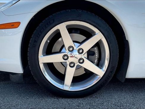 Used 2006 Chevrolet Corvette Coupe w/ Preferred Equipment Group RWD image 24