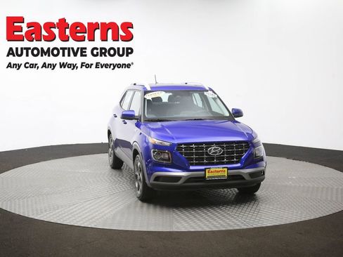 Used 2025 Hyundai Venue SEL image 52