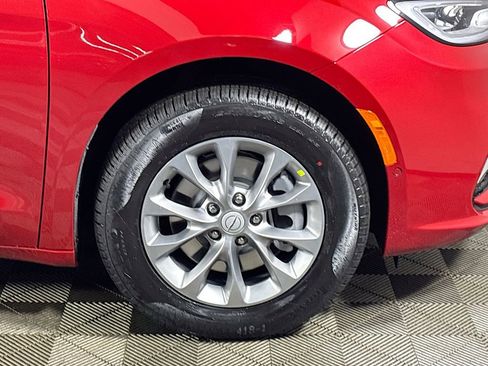 New 2026 Chrysler Pacifica Limited image 23
