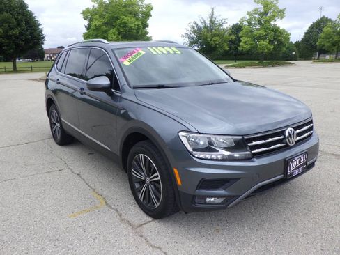 Used 2018 Volkswagen Tiguan SEL AWD/4WD image 5