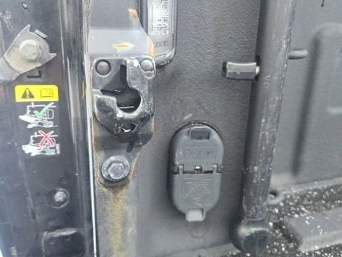 Used 2021 GMC Sierra 2500 AT4 image 6