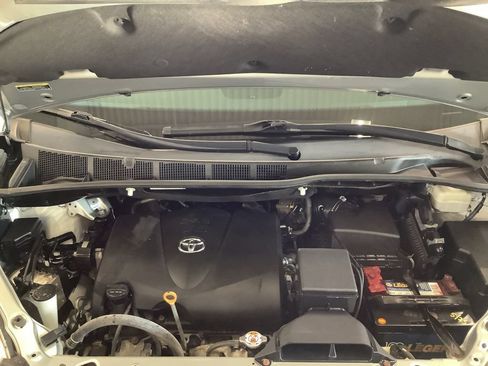 Used 2019 Toyota Sienna LE FWD image 25