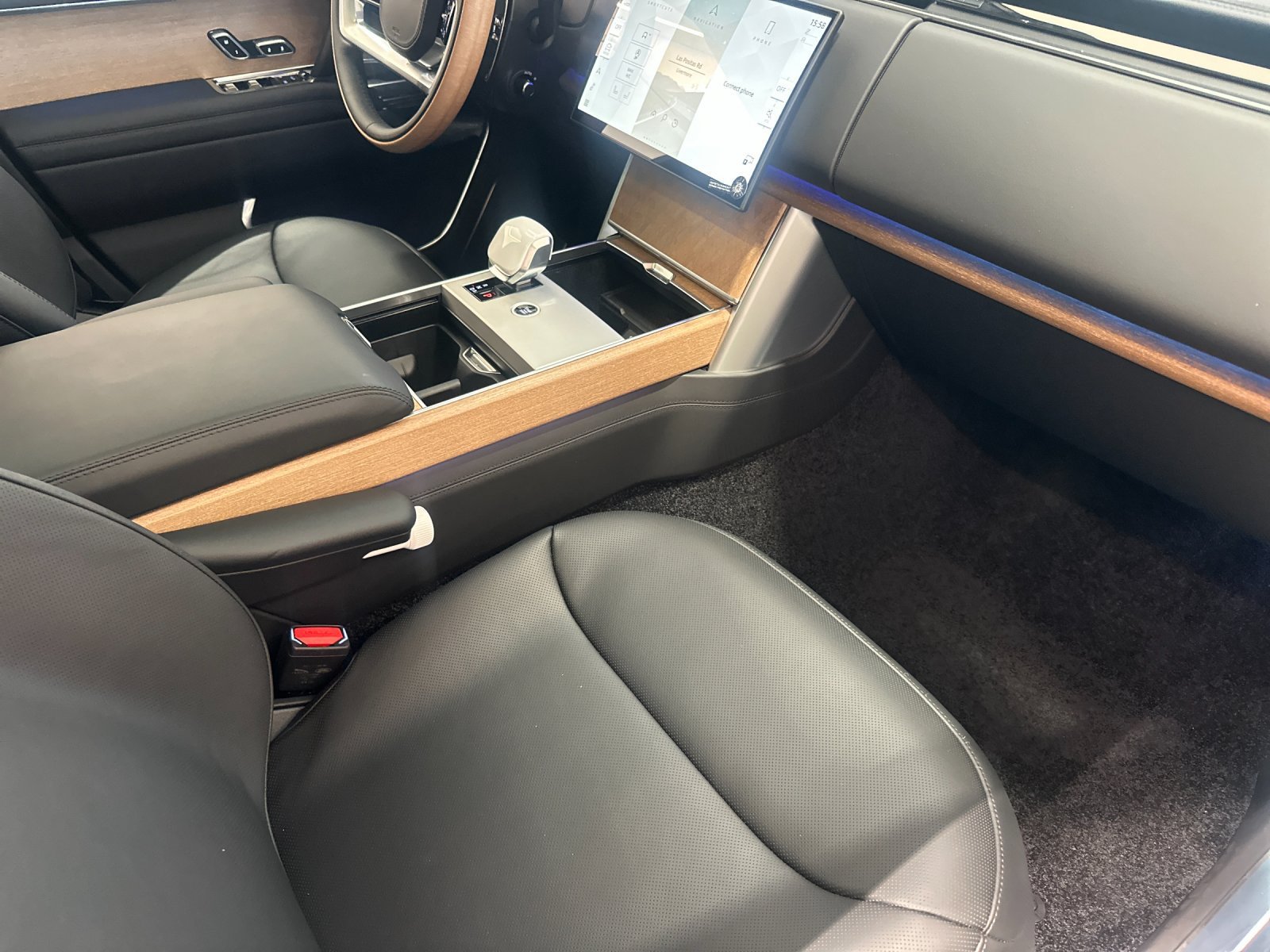 New 2026 Land Rover Range Rover SV AWD/4WD image 16