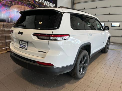 Used 2024 Jeep Grand Cherokee L Limited w/ Black Appearance Package image 9