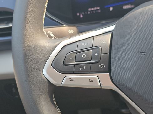 Certified 2023 Volkswagen Taos SE w/ Panoramic Sunroof Package FWD image 25