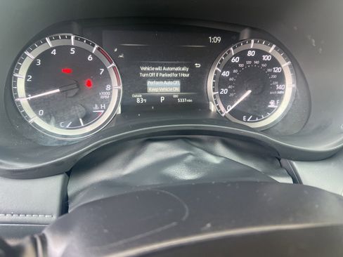 Used 2025 Toyota Highlander XLE image 21