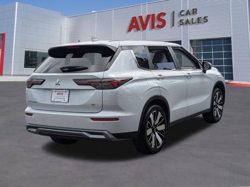 Used 2025 Mitsubishi Outlander SE FWD image 6