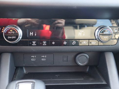 Used 2025 Mitsubishi Outlander SE image 24