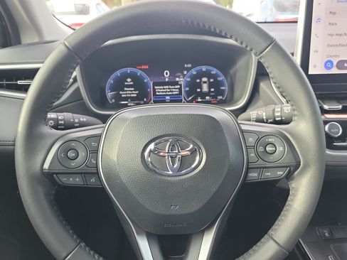 Used 2026 Toyota Corolla Cross XLE w/ Convenience Package FWD image 23