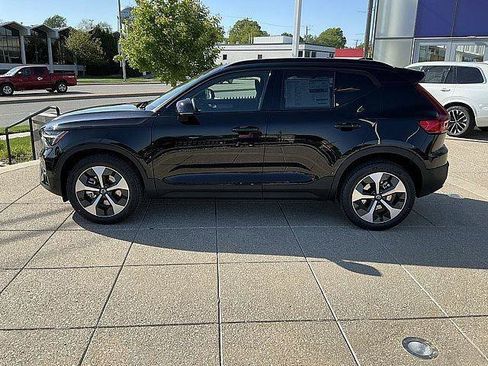 New 2026 Volvo XC40 B5 Plus w/ Climate Package AWD/4WD image 11