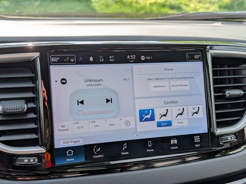 Used 2023 Chrysler Pacifica Touring-L image 19