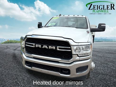 Used 2024 RAM 3500 Tradesman w/ Chrome Appearance Group AWD/4WD image 9