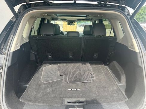 Used 2021 Nissan Rogue SV w/ Premium Package FWD image 4