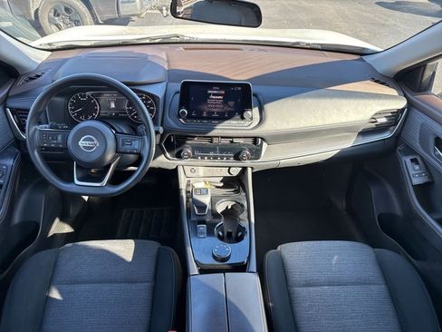 Used 2021 Nissan Rogue SV image 15