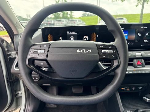 Used 2025 Kia K4 FWD image 27