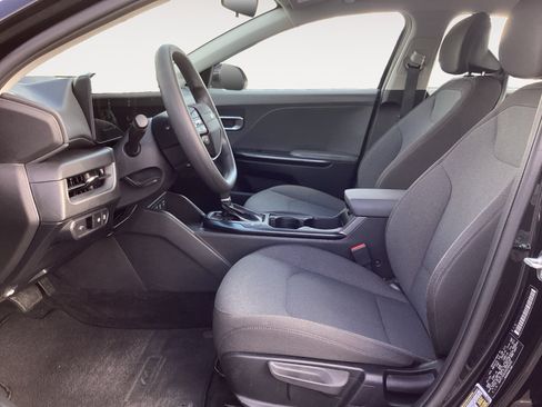 Used 2025 Kia K4 FWD image 25