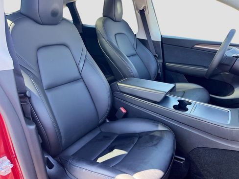 Used 2024 Tesla Model Y Long Range AWD/4WD image 29