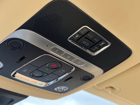 Used 2022 Bentley Flying Spur V8 image 36