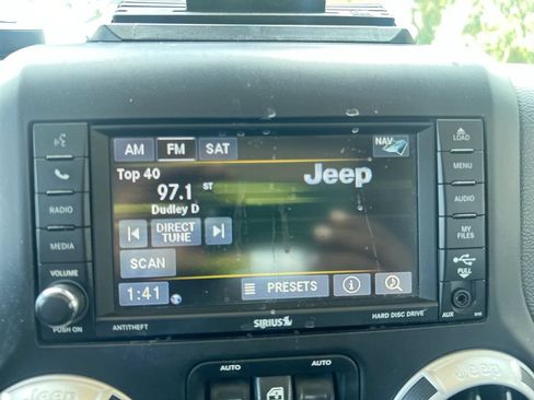 Used 2014 Jeep Wrangler Unlimited Sahara w/ Connectivity Group AWD/4WD image 12