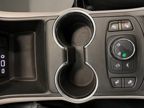 Used 2022 GMC Terrain SLE w/ Driver Convenience Package image 27