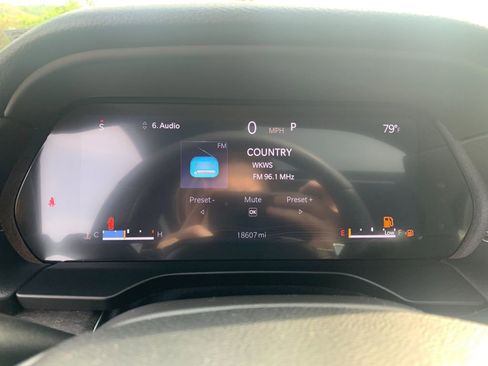 Used 2024 Jeep Grand Cherokee L Limited w/ Black Appearance Package image 32