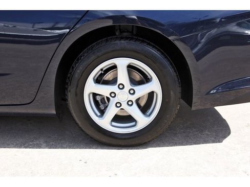 Used 2018 Chevrolet Malibu LS FWD image 33
