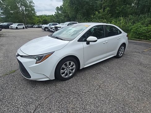 Used 2021 Toyota Corolla LE FWD image 2