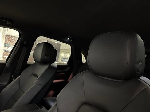 Used 2025 Porsche Cayenne AWD/4WD image 6