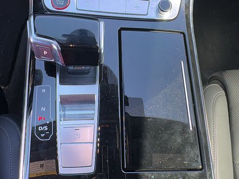 Used 2022 Audi S8 image 21