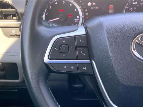 Used 2023 Toyota Highlander LE AWD/4WD image 40