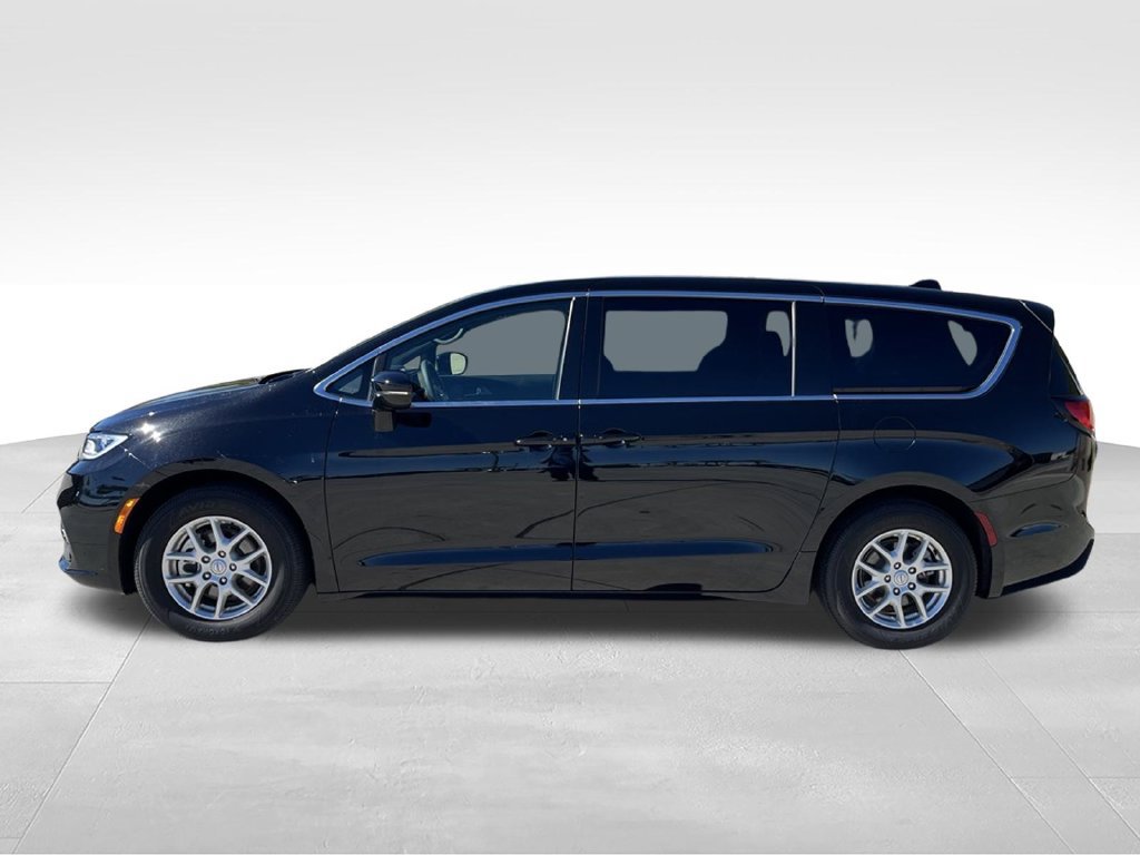 Used 2026 Chrysler Pacifica Select FWD image 6