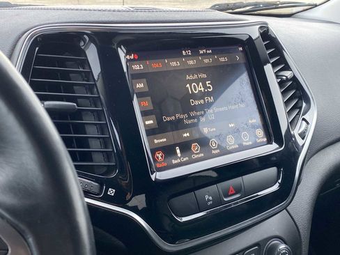 Used 2019 Jeep Cherokee Limited image 27